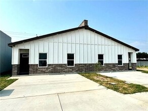 Building Photo - 1606 W B St