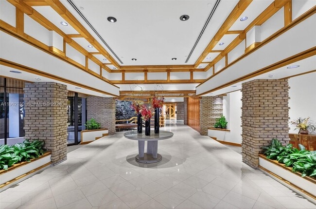 Building Photo - 2 Grove Isle Dr