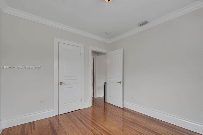 Building Photo - 1432 SW 11th St
