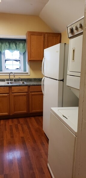Primary Photo - 1240 Park Ave