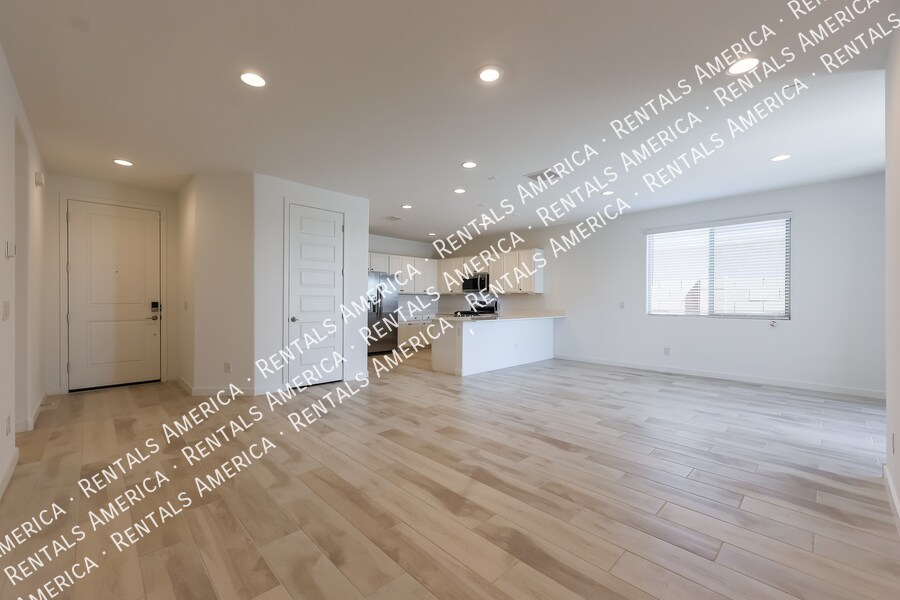 Building Photo - 8907 W Solano Dr