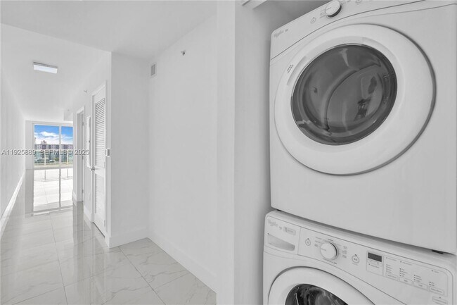 Building Photo - 400 Sunny Isles Blvd