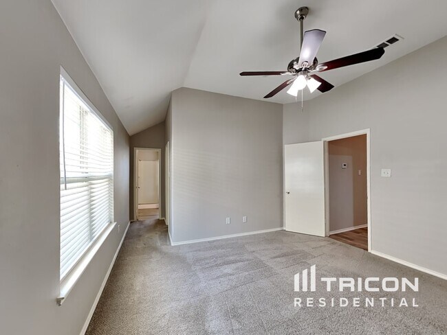 Building Photo - 6701 Fairglen Dr