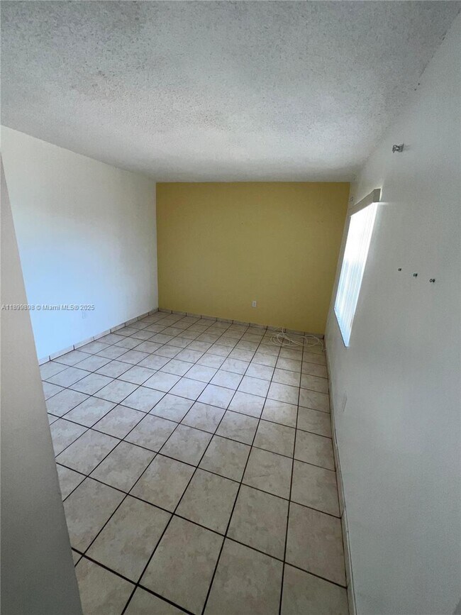 Building Photo - 9370 W Flagler St