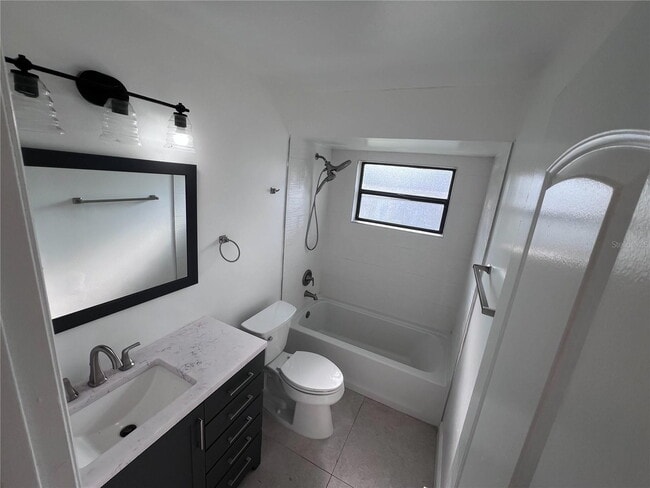 Building Photo - 686 Royalty Ct