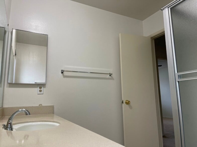 Building Photo - 22913 Juniper Ave