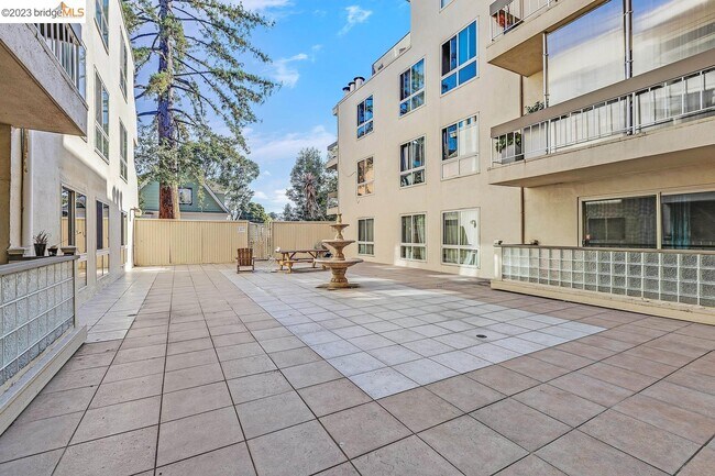 Building Photo - 66 Fairmount Ave