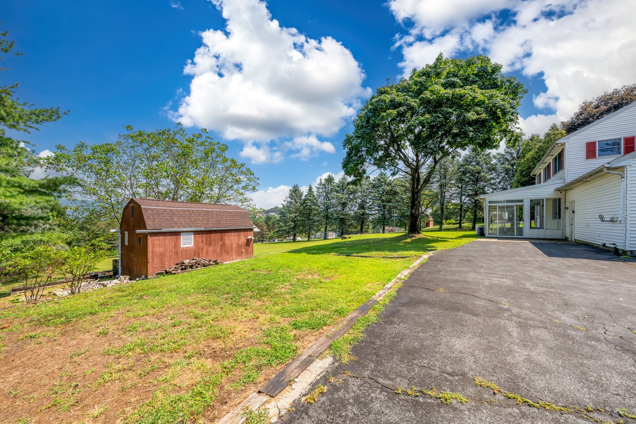 Building Photo - 3250 Vista Dr