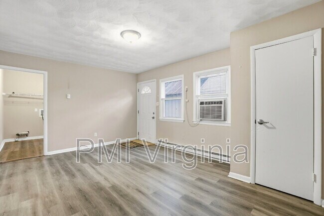 Building Photo - 1109 Hillside Ave