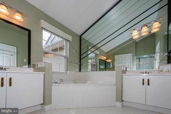 Building Photo - 109 Deer Run Ct