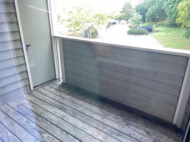 Building Photo - Charming Two Bedroom Condo Off Sharon Amity!