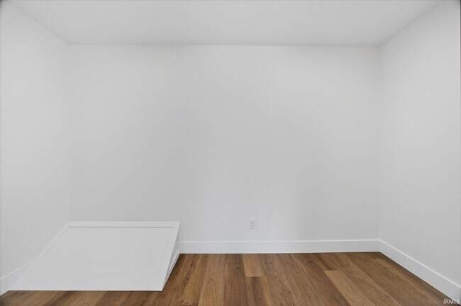 Building Photo - 4620 S Woodbine Dr