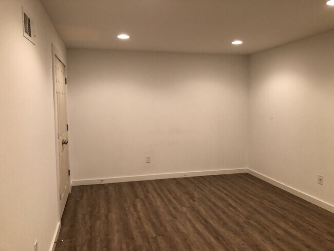 Building Photo - 155 Woodstone Drive - Pre-Leasing August 2024