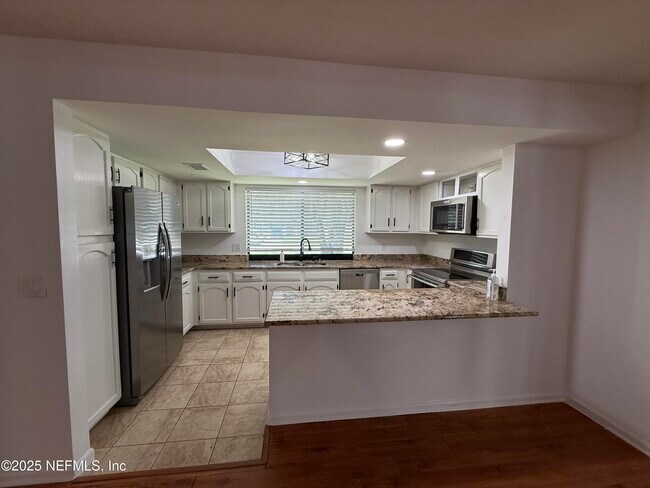 Building Photo - 10511 Tanglewilde Dr W