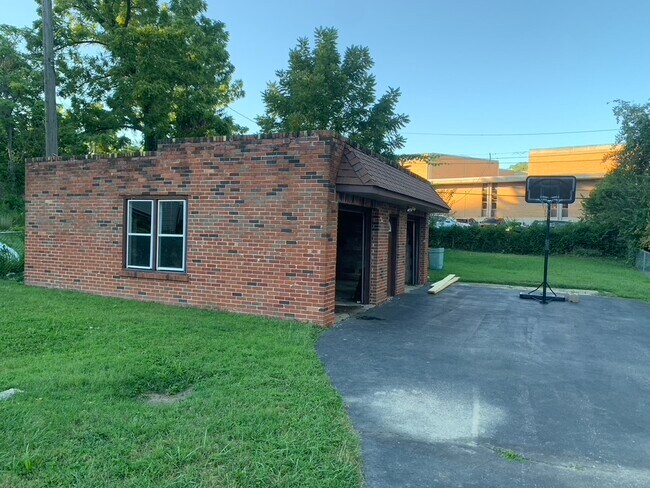 2 car detached garage - 91 Greendale Dr