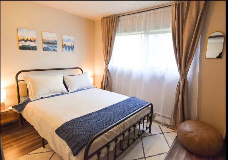 Primary Photo - 3520 E 42nd Ave