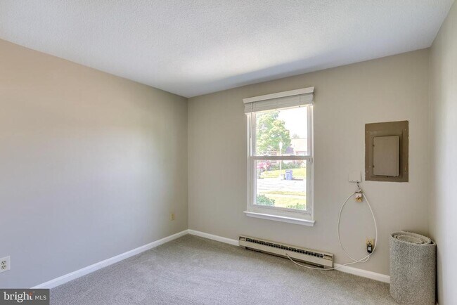 Building Photo - 816 Chadwick Cir