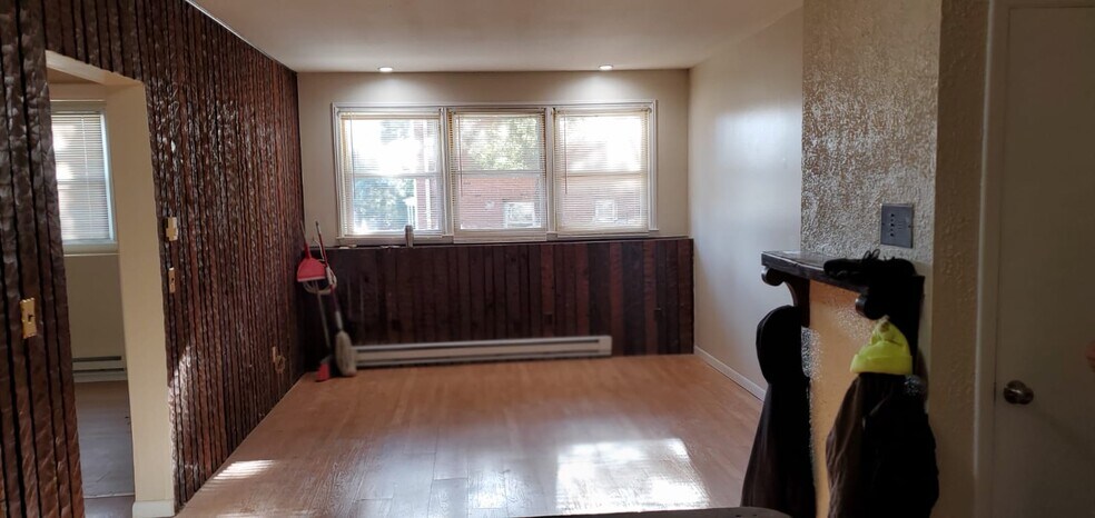 Primary Photo - 60 Donna Dr