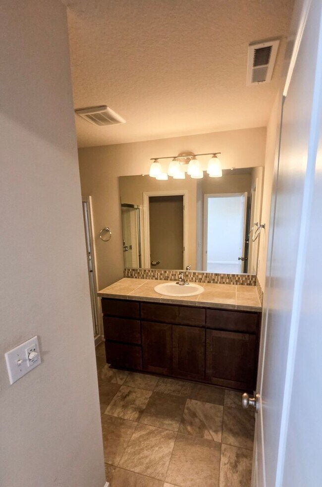 Building Photo - 5725 Karen Lynn Loop S