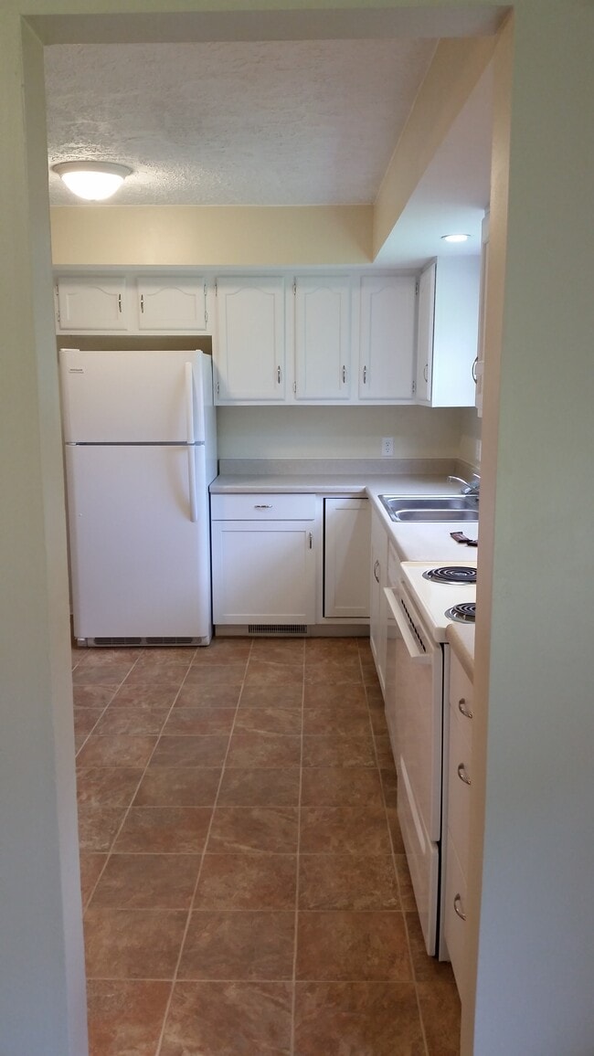 Building Photo - 543 E School St