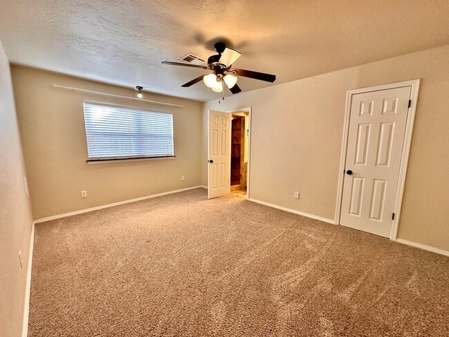 Building Photo - Spacious three bed home in Moore