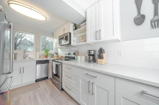 Building Photo - First Hill/Central District Townhome