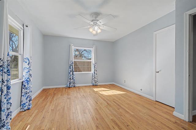 Building Photo - 422 N Pecan St