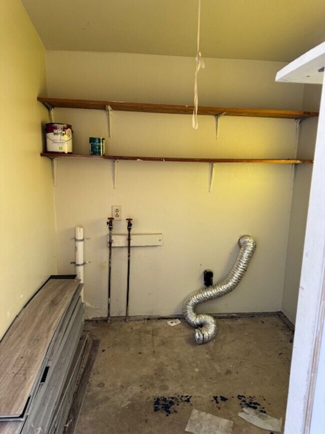 Building Photo - 218DU