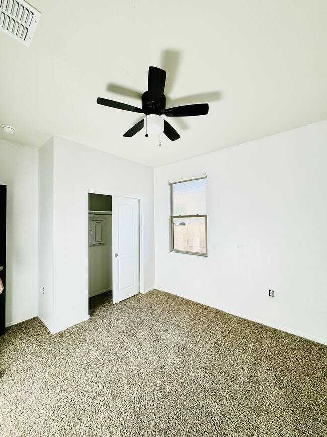 Building Photo - Single Story 3 bedroom 2 bath Magma Ranch