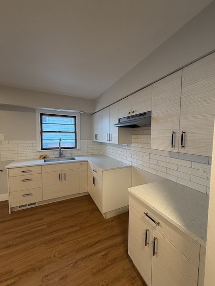 Building Photo - 366 W 16th Pl