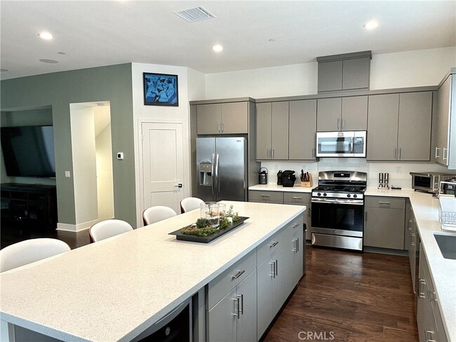 Building Photo - 945 E Mason Ln