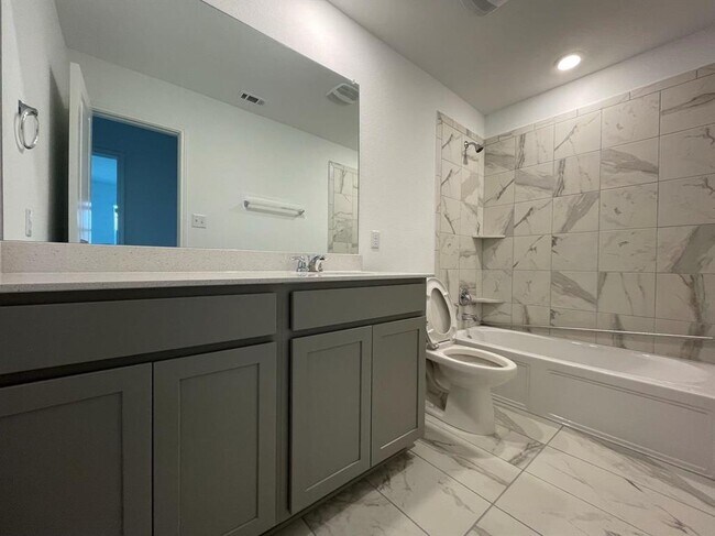 Building Photo - 433 Sebring Cir