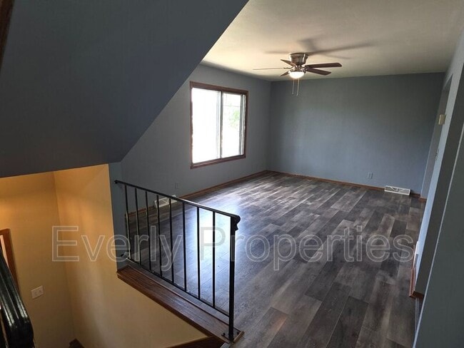 Building Photo - 219 McDivett Dr