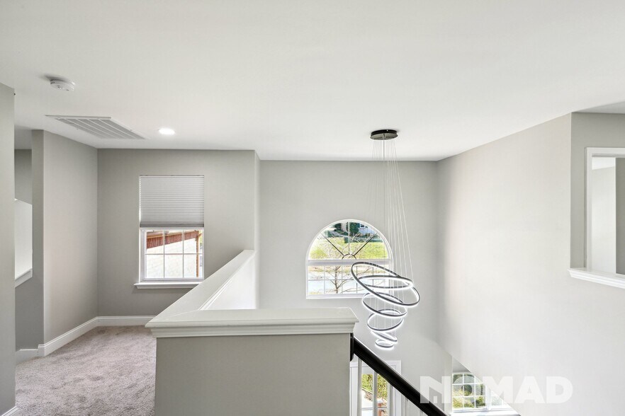 Foyer 2nd floor - 161 Grove Ln South