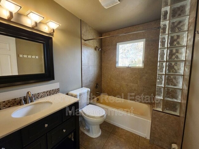 Building Photo - 2435 Clements Dr