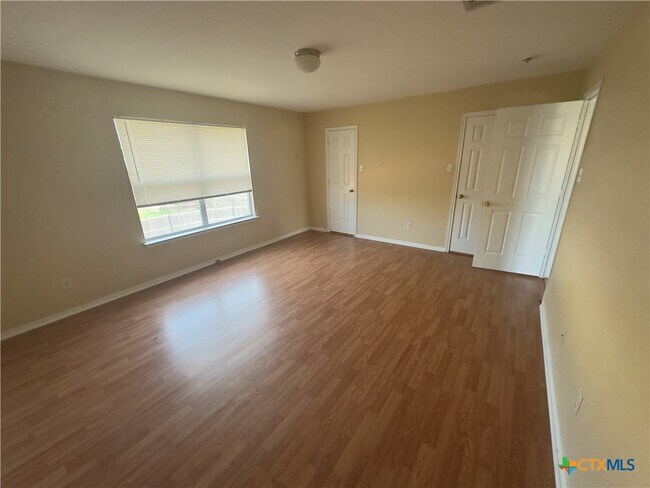 Building Photo - 2617 White Moon Dr