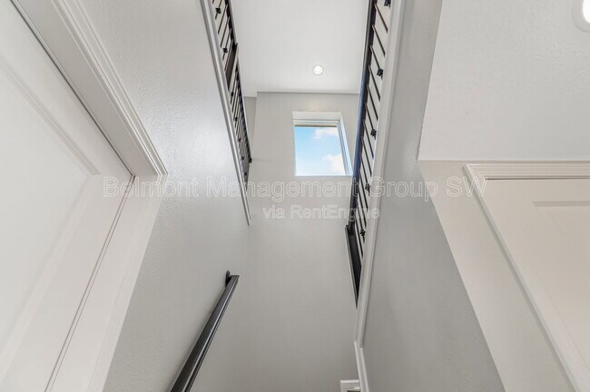 Building Photo - 30053 Island Club Dr