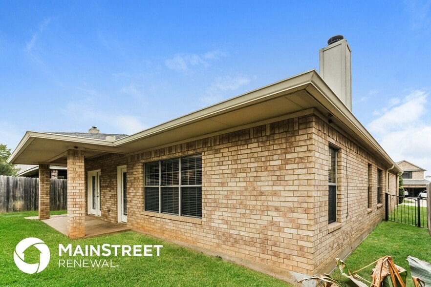 Building Photo - 3016 Shoreline Dr