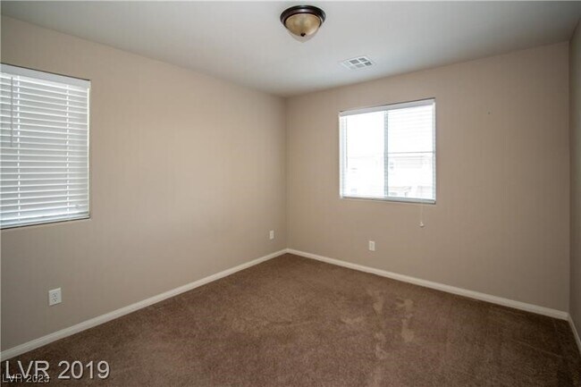 Building Photo - 6037 S Moonlight Beach