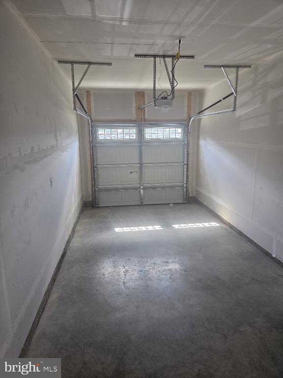 Building Photo - 8901 Blackthorne Pl