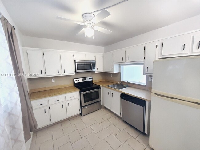 Building Photo - 1820 SW 81st Ave