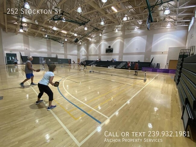 Building Photo - 252 Stockton St