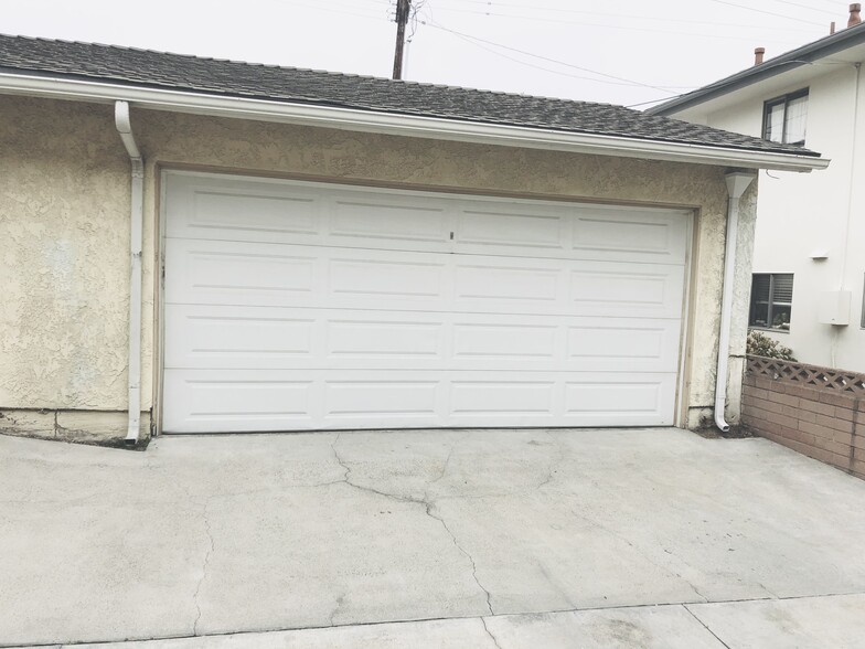 Garage - 2 Car + Storage - 24241 Santa Clara Ave