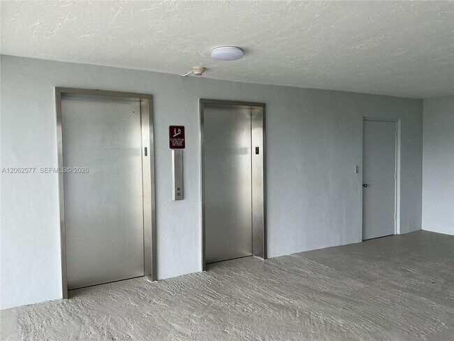 Building Photo - 3010 N Course Dr