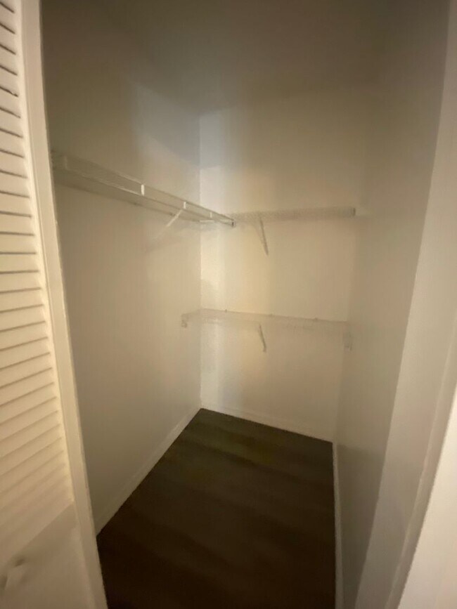 Building Photo - FULLY RENOVATED and spacious 4-bedroom, 2-...