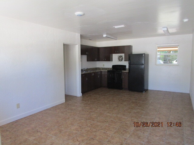 Building Photo - 946 Lewis Dr