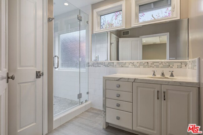 Building Photo - 1277 N Norman Pl