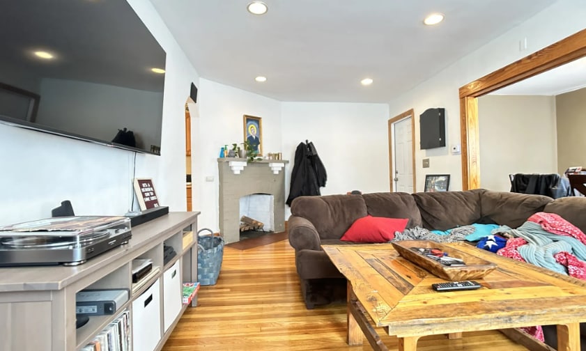 Building Photo - 27 South Crescent Circuit