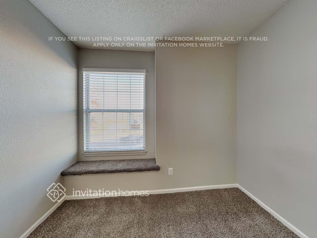 Building Photo - 8885 Cloverleaf Cir