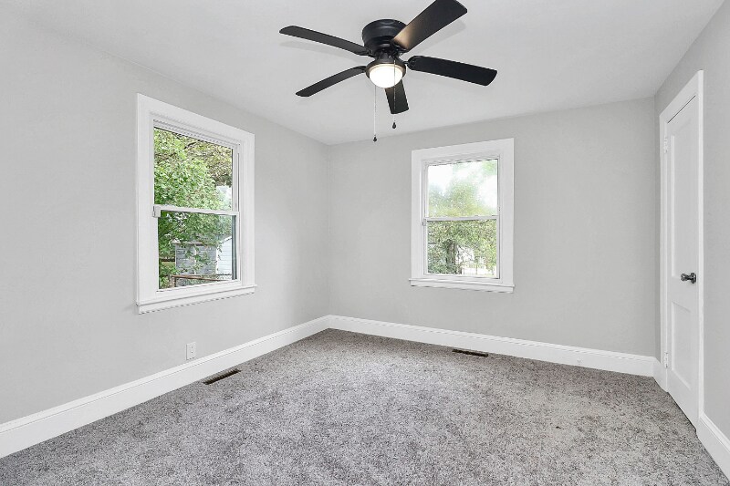 Building Photo - 5726 Oak Dr